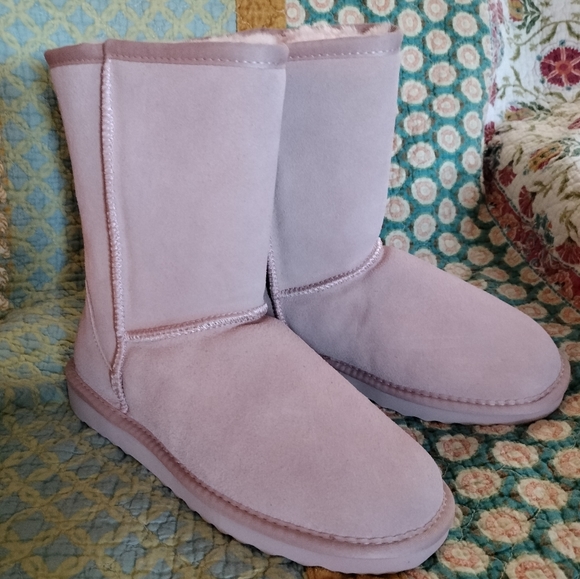 Aus Wooli Shoes - Australian Sheepskin Boots NWT Pale Pink NWT Women's Size 8M